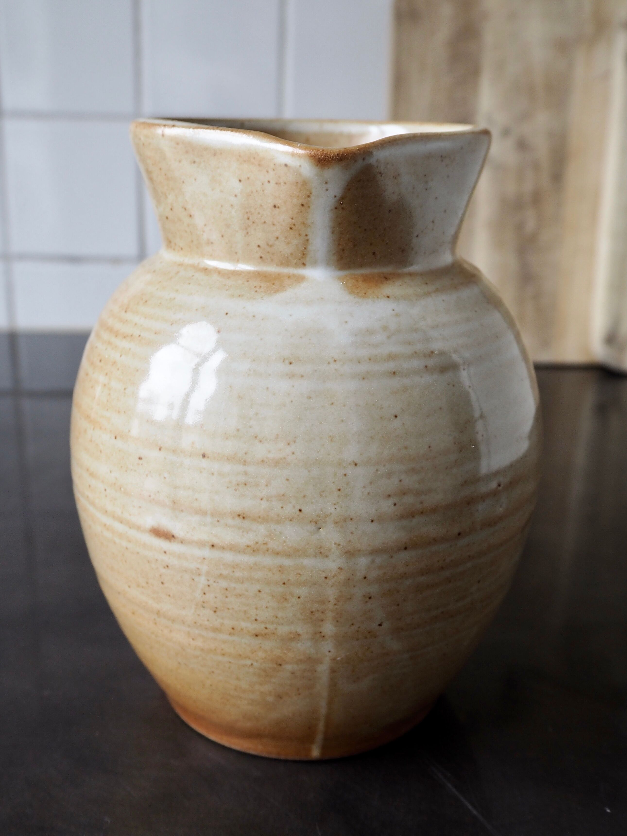 Pitcher in beige sandstone CNP Grès Village