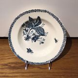 Hollow plate decor insects and strawberries, Manufacture Choisy the King, Iron Land, H Boulenger - Co.