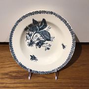 Hollow plate decor insects and strawberries, Manufacture Choisy the King, Iron Land, H Boulenger - Co.