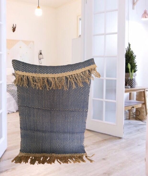 Hemp and wool woven carpet - 132x72cm