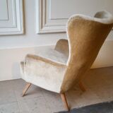 Chair has ears beige flesh wing in his 50s/60s juice