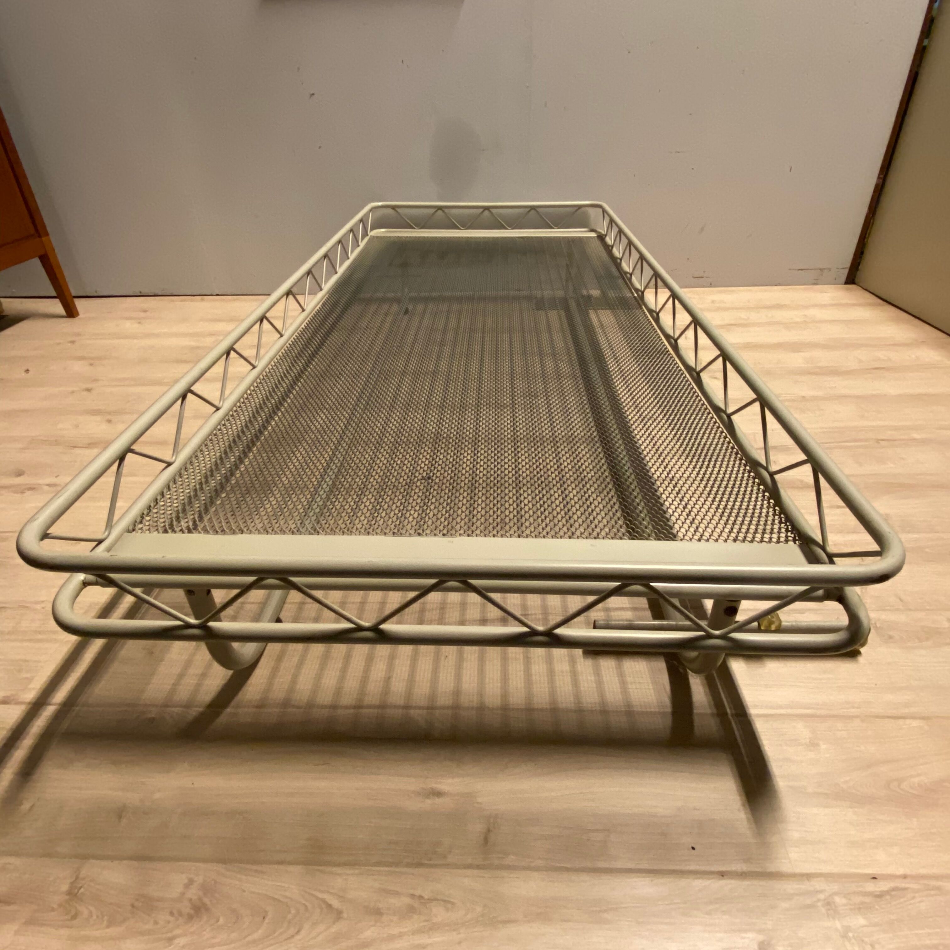 Dutch design 1950s 60s vintage Auping folding bed Ariëlle designed by Wim Rietveld