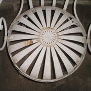 Fauteuil de jardin fer forgé à lames flexibles rivetées début XXè