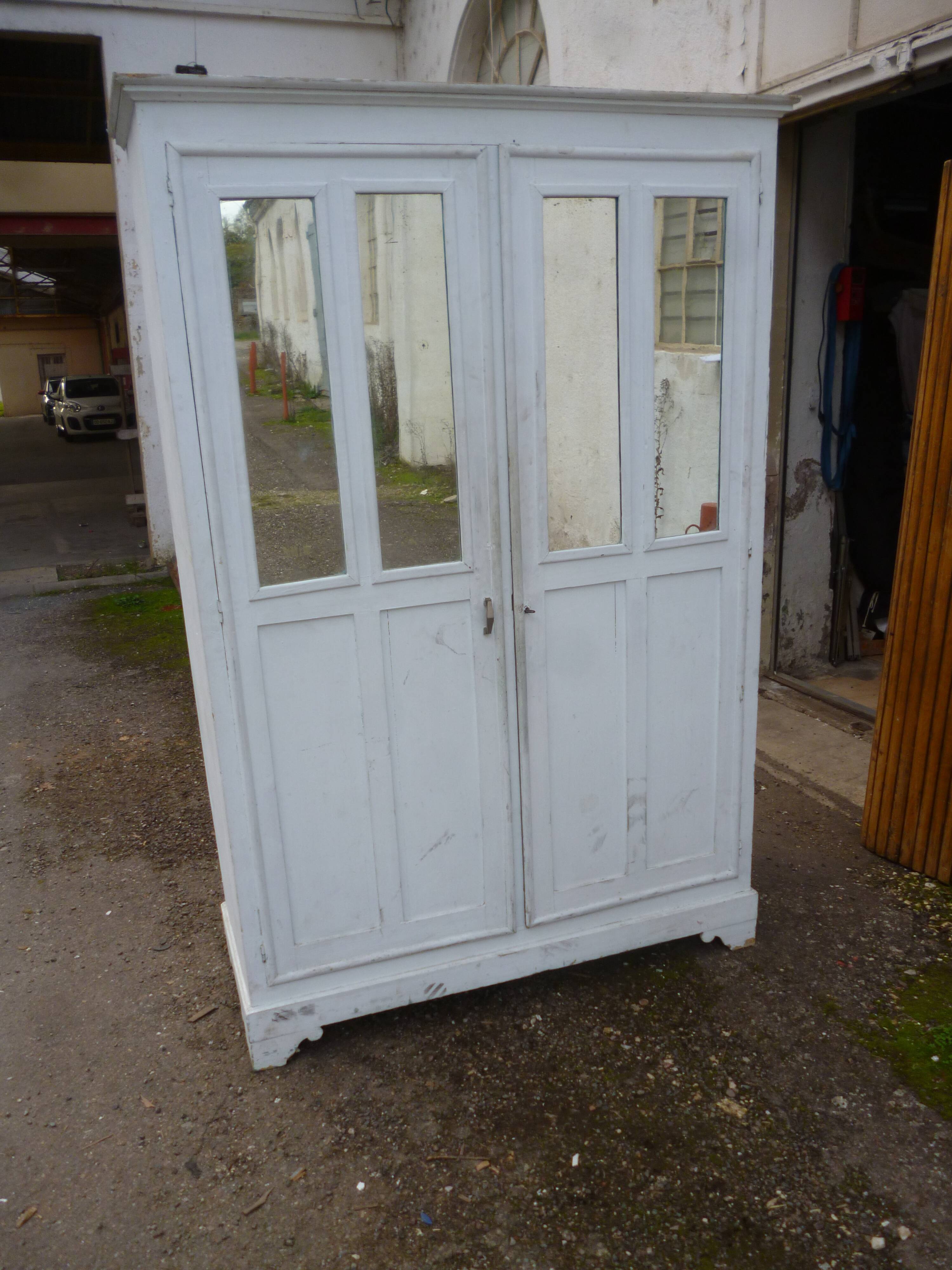 Vintage cabinet 2 doors antique patina