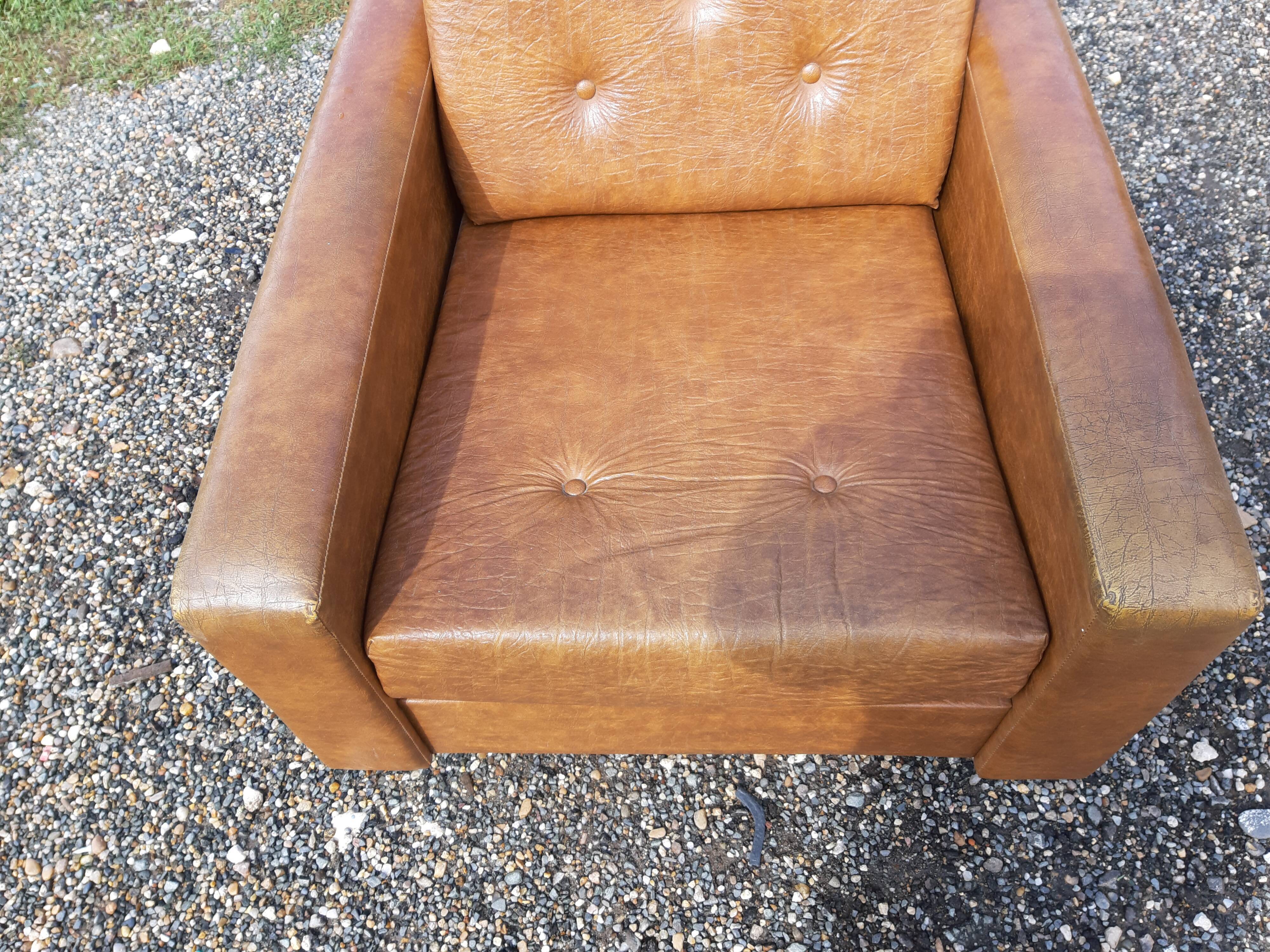 Fauteuil années 60 skai marron