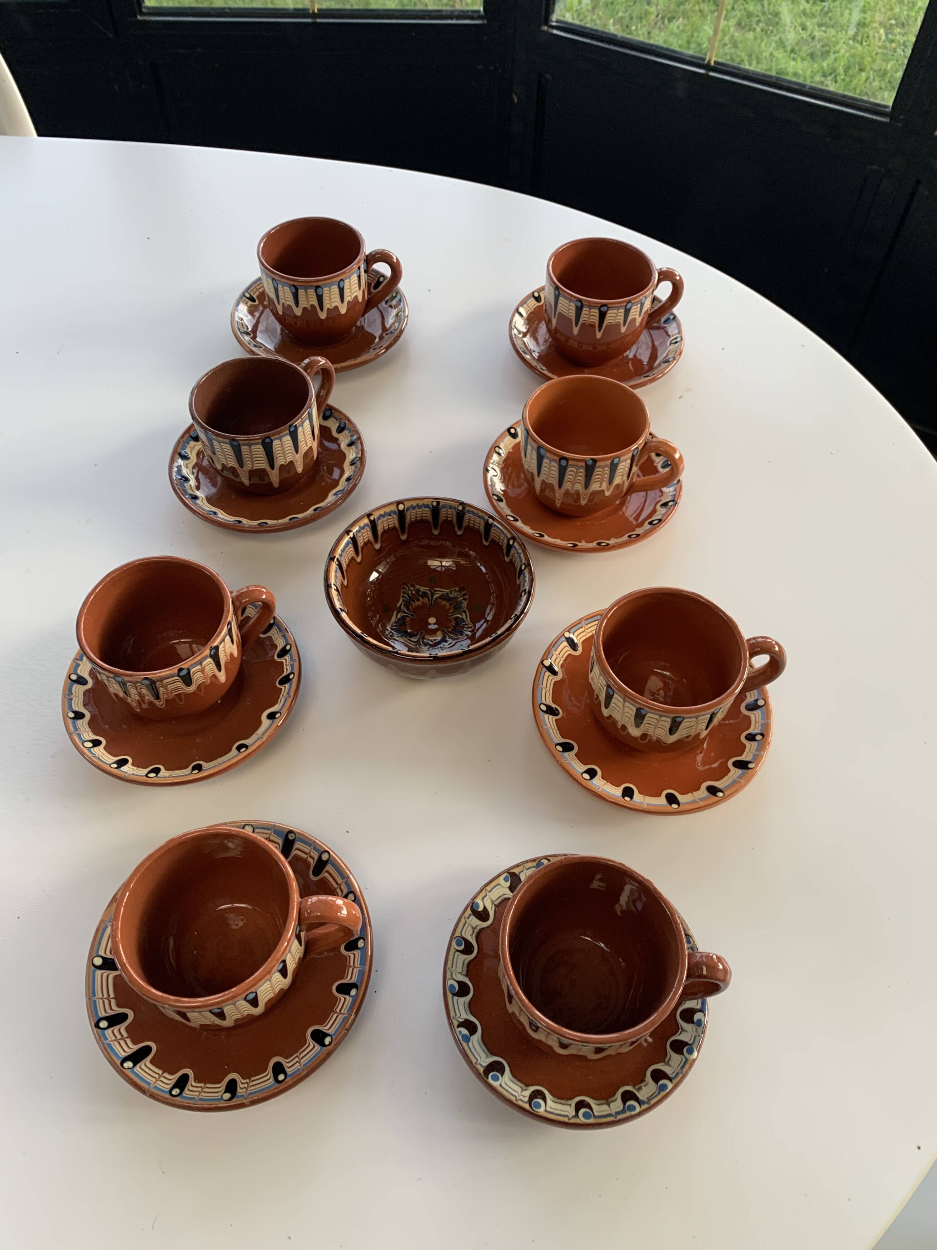 Coffee service composed of 17 pieces, 8 cups, 8 saucers and a sugar bowl, artisanal