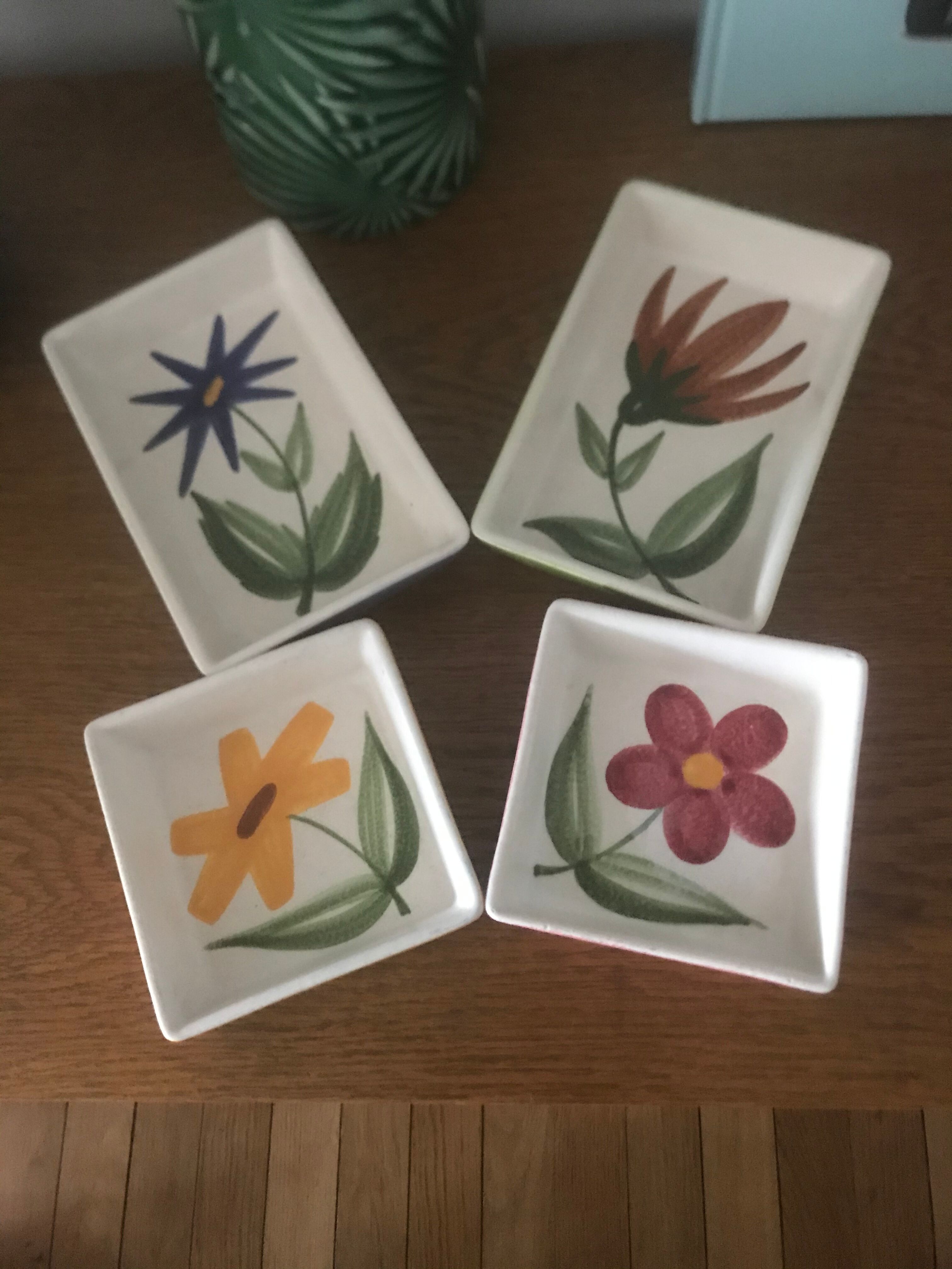 Lot de 4 coupelles vintages