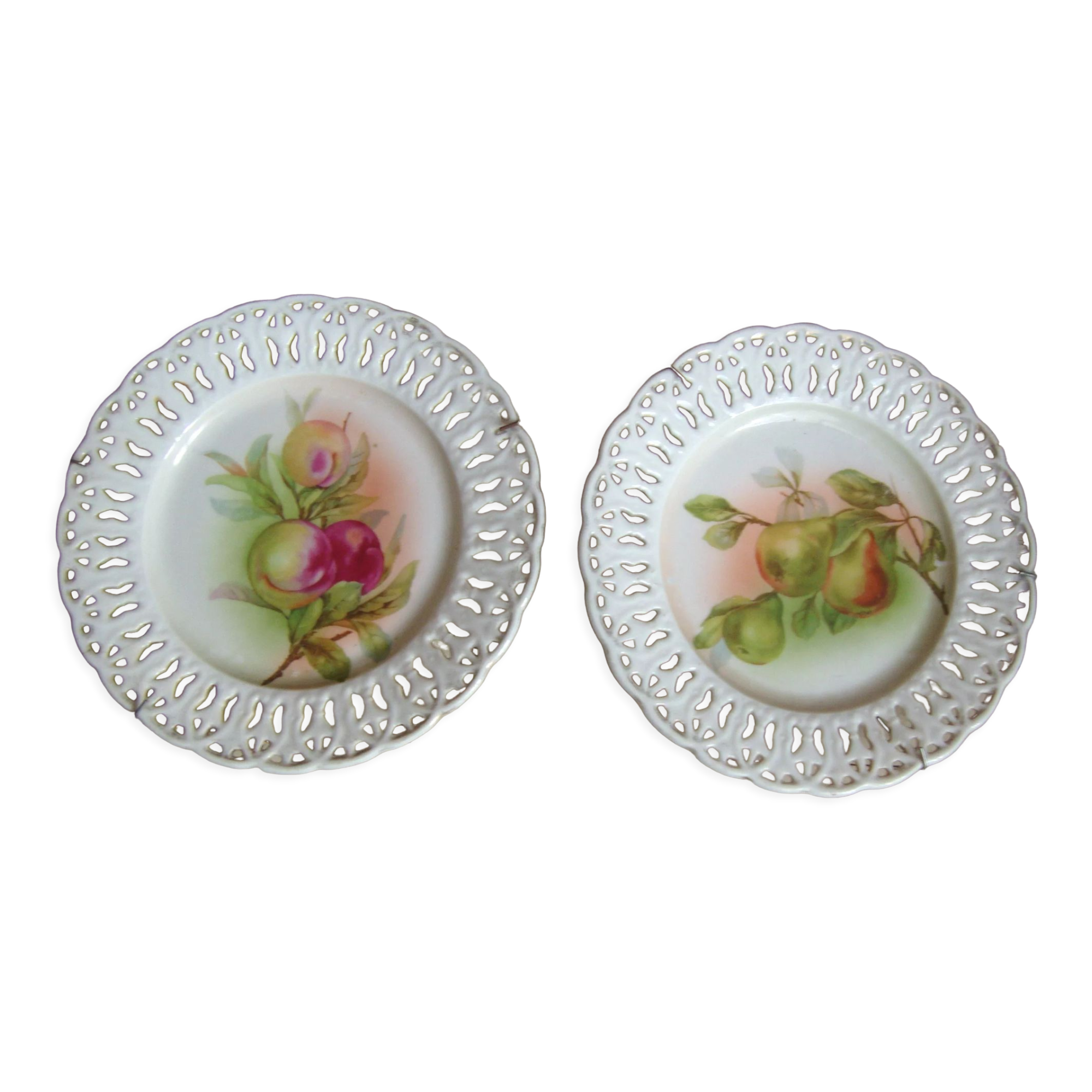 2 Assiettes décoratives à rebord ajourés