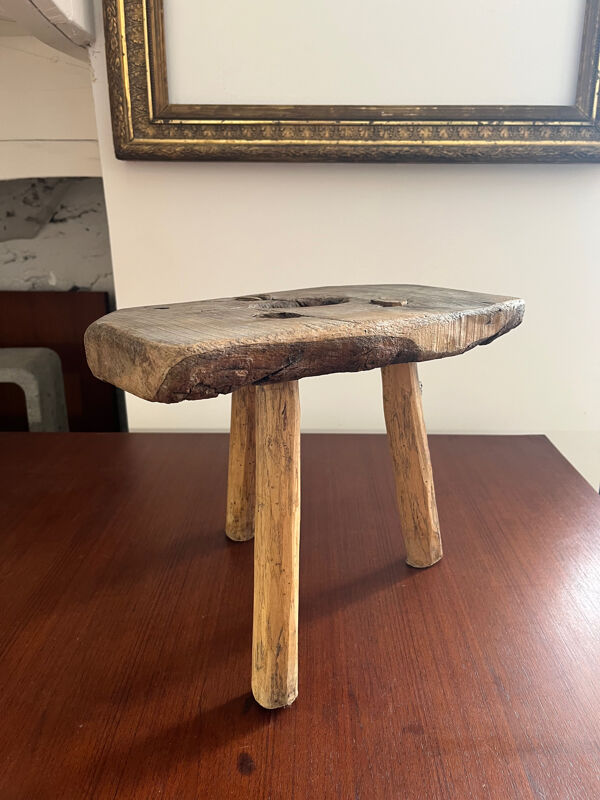 Petit tabouret de ferme rustique