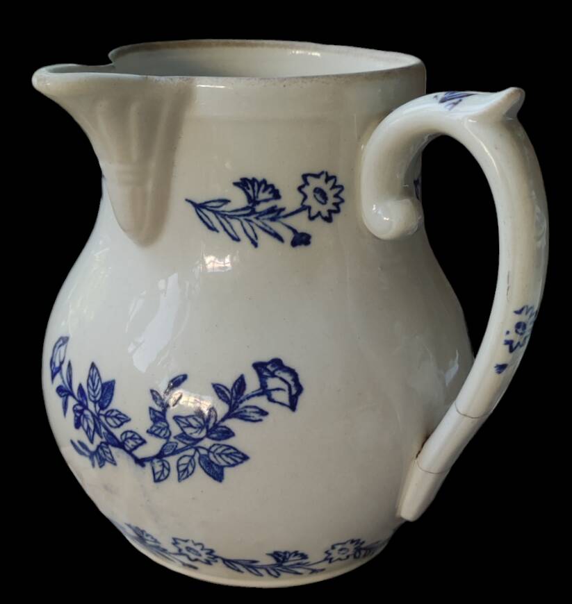 Set of 3 Saint Uze milk jugs and pitchers