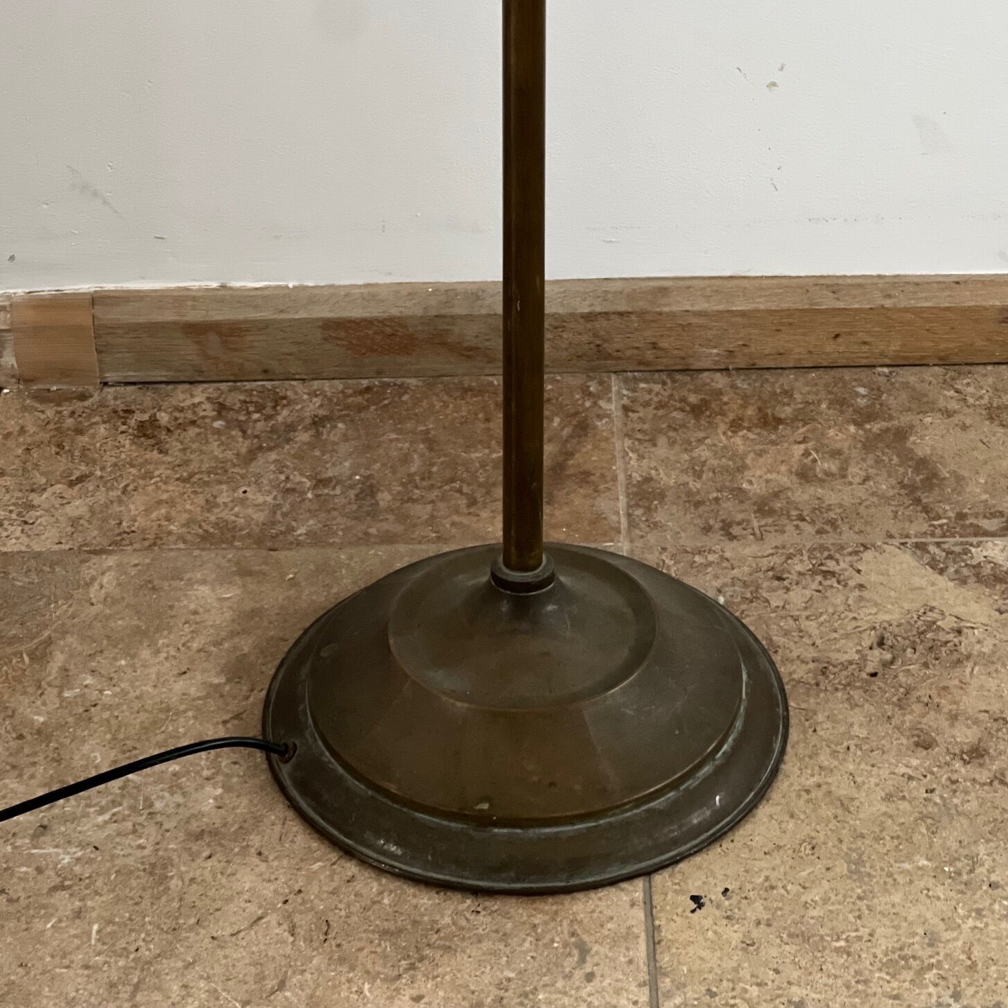 English mid-century brass floor lamp uplighter