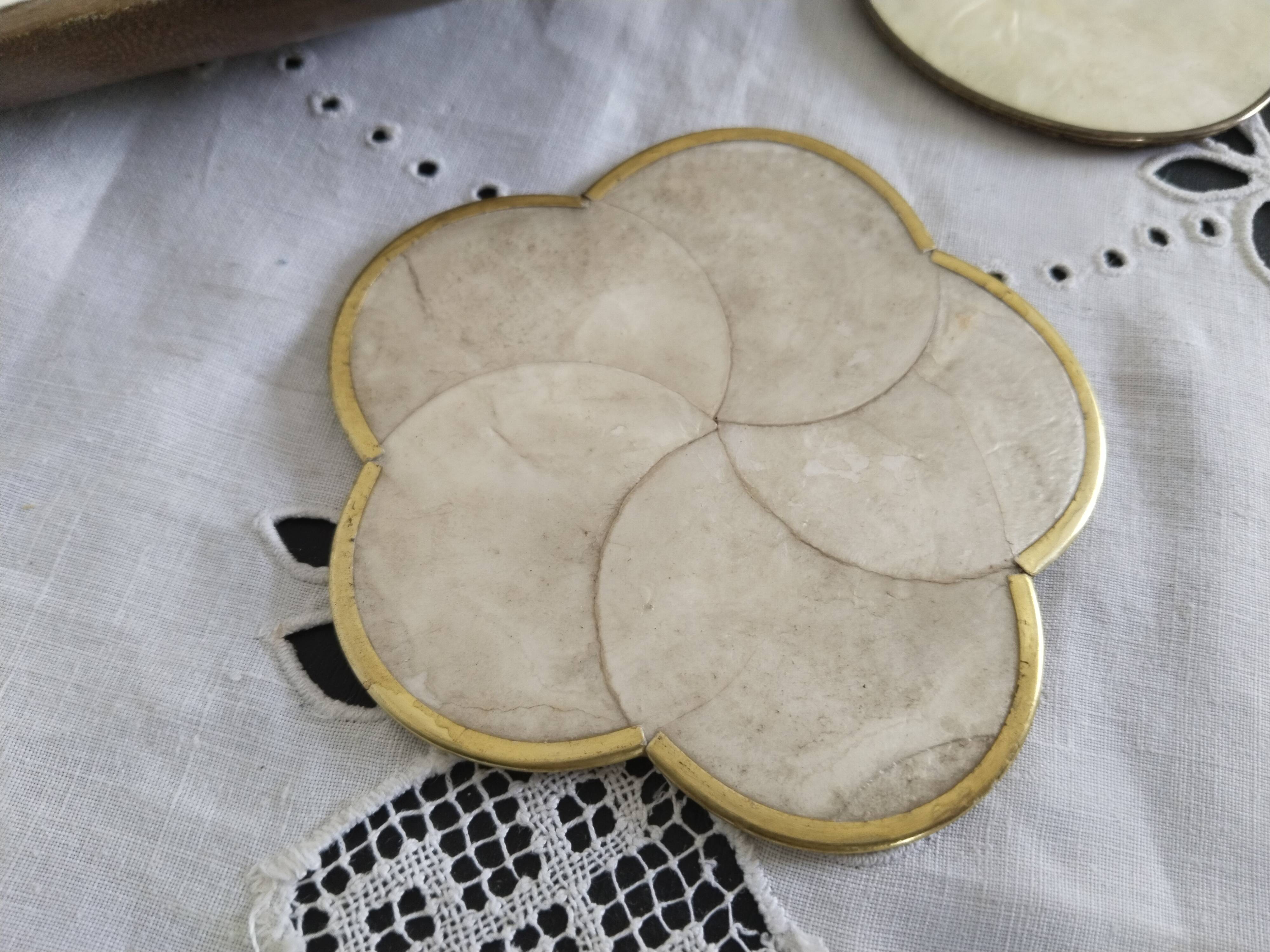 Serving tray in mother-of-pearl and olive wood, Capiz shell