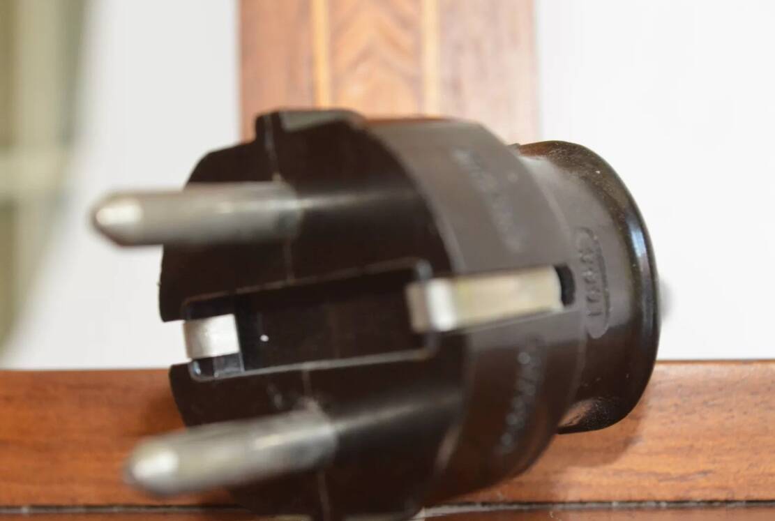 Lampe de table avec incrustations et abat-jour en soie