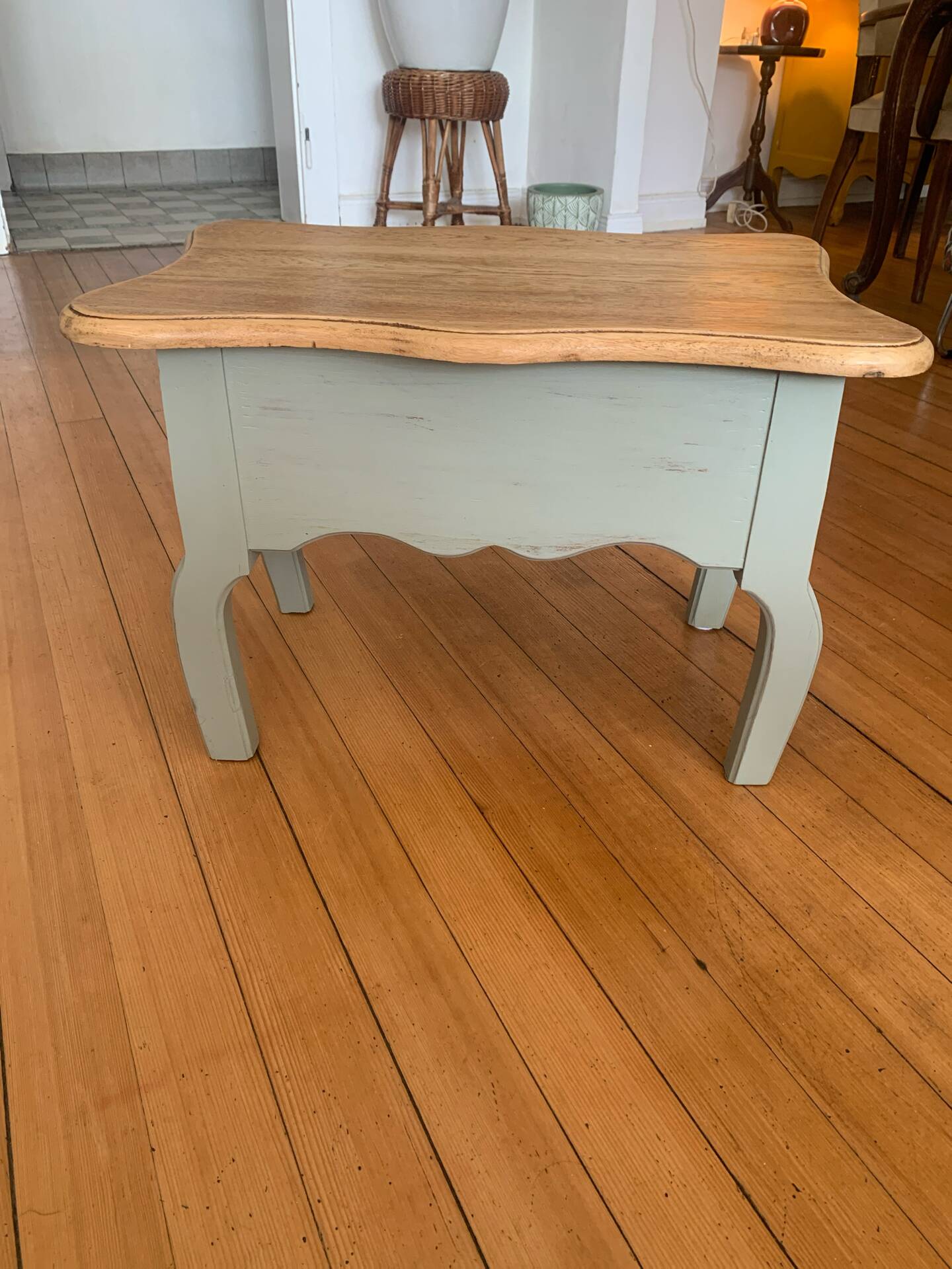 Table basse vintage en chêne, forme libre