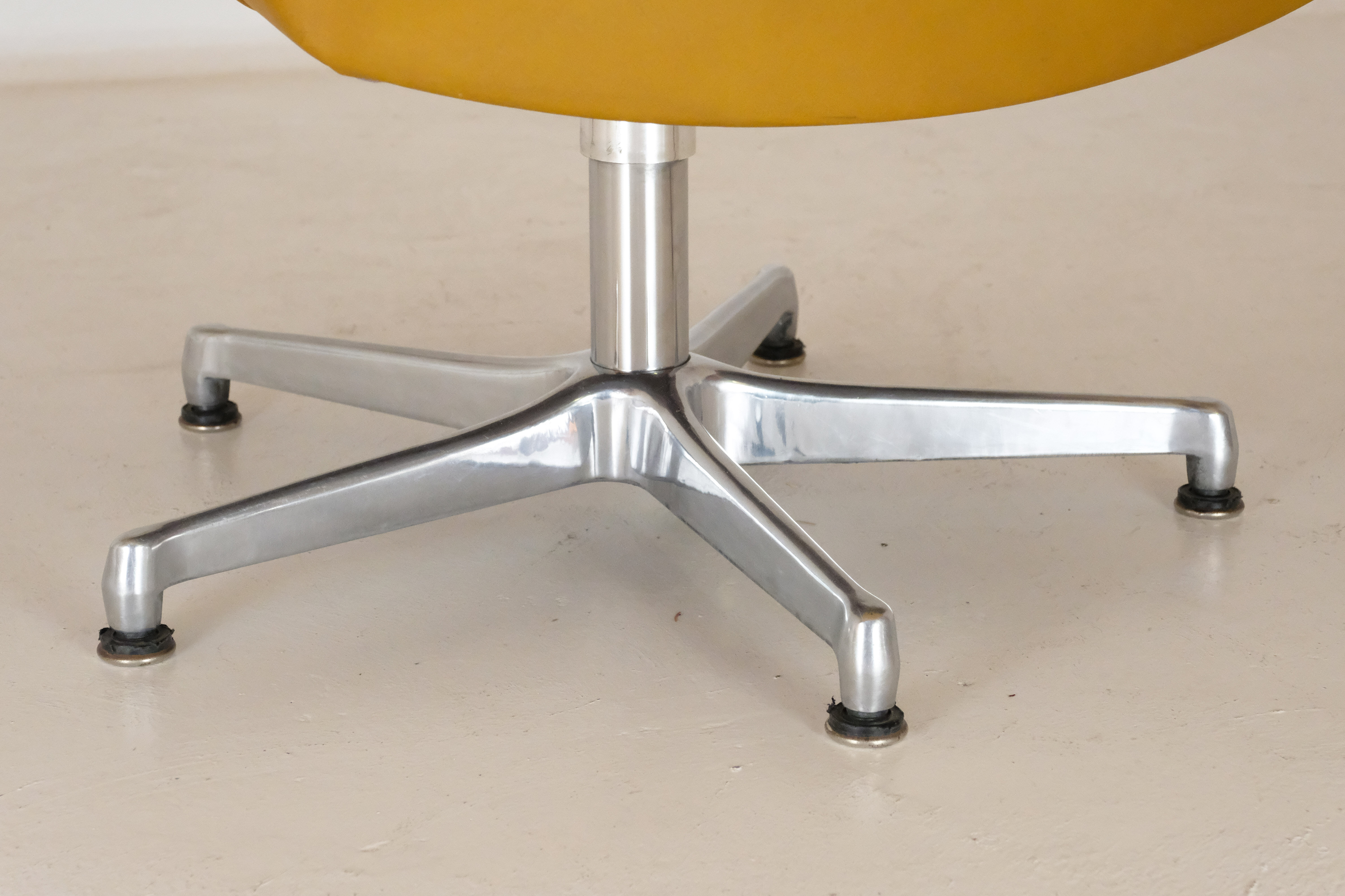 Vaghi leather, aluminium and teak office chair 1970s
