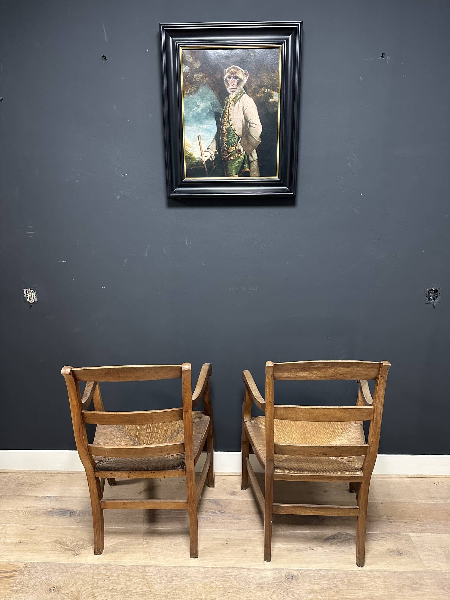 Ensemble de fauteuils provençaux antiques en bon état