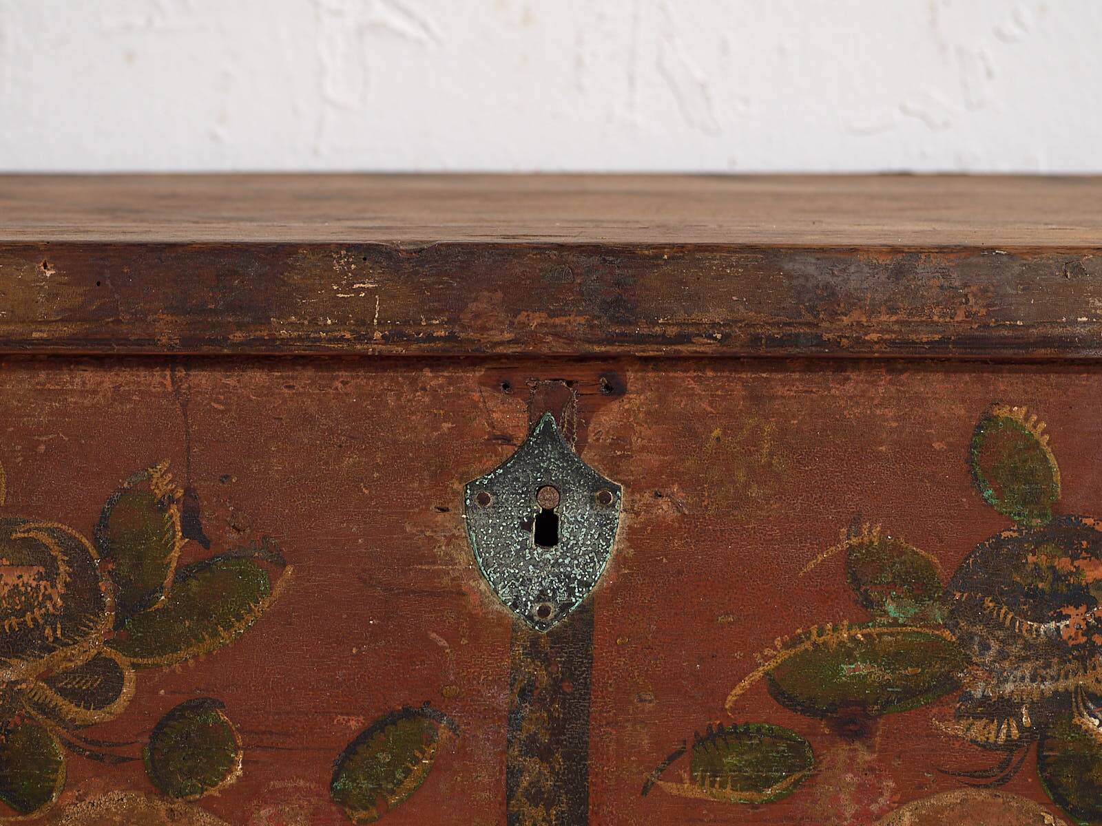 Small antique chest with floral motifs (c.1920)