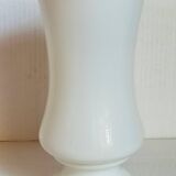 Vase en opaline sur pied début XXème