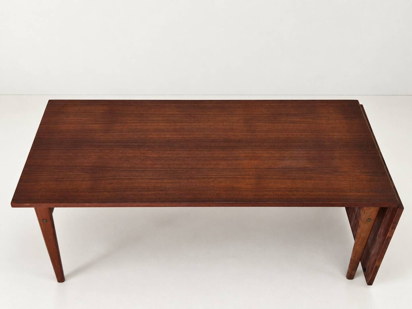 Table basse extensible en teck danois modèle PJ 56B par Grete Jalk, années 1960.