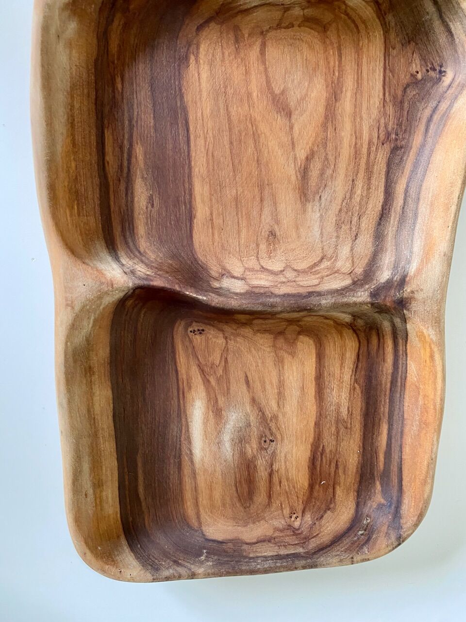 Plat en bois compartimenté