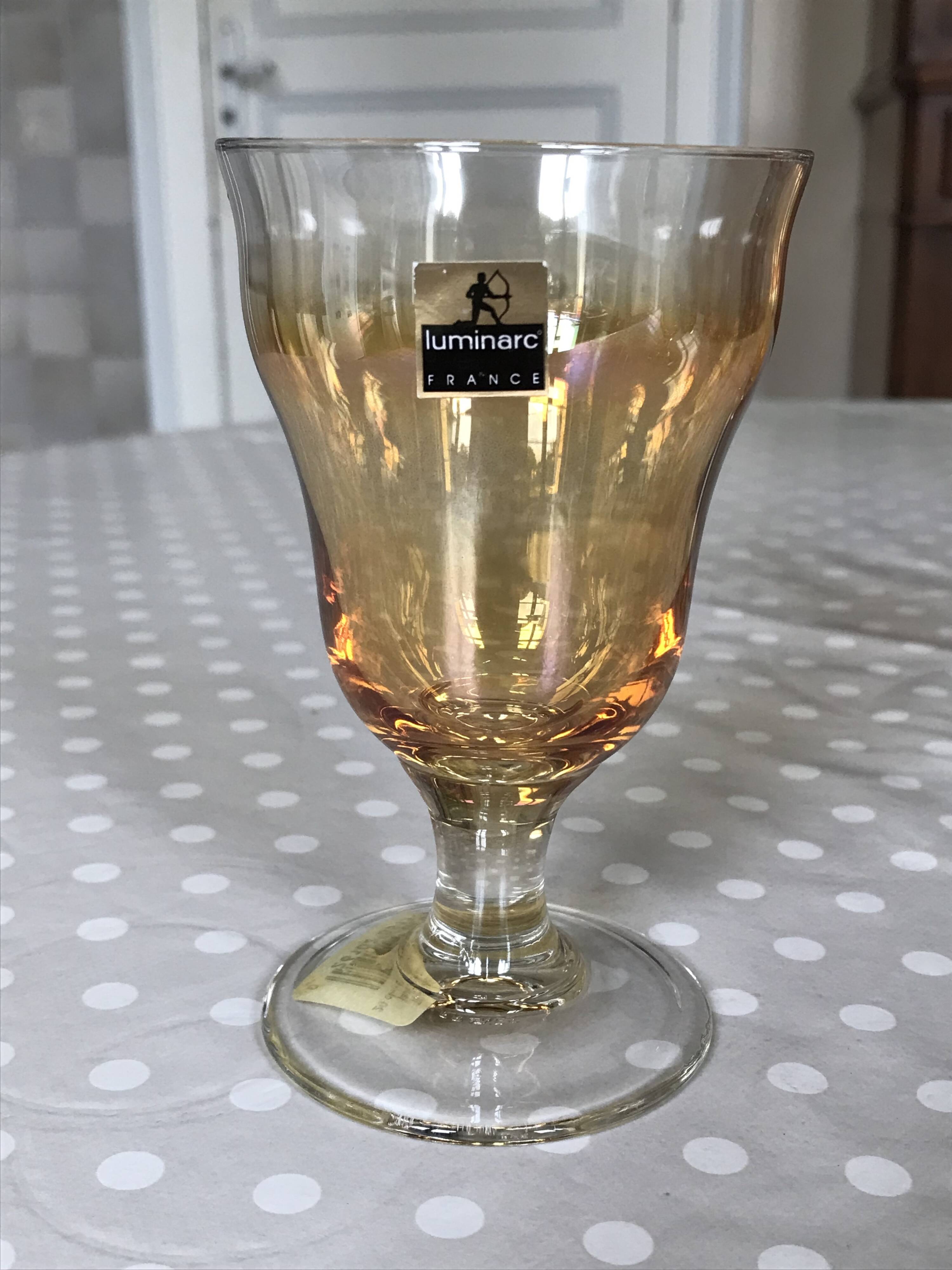 3 petits verres à pied