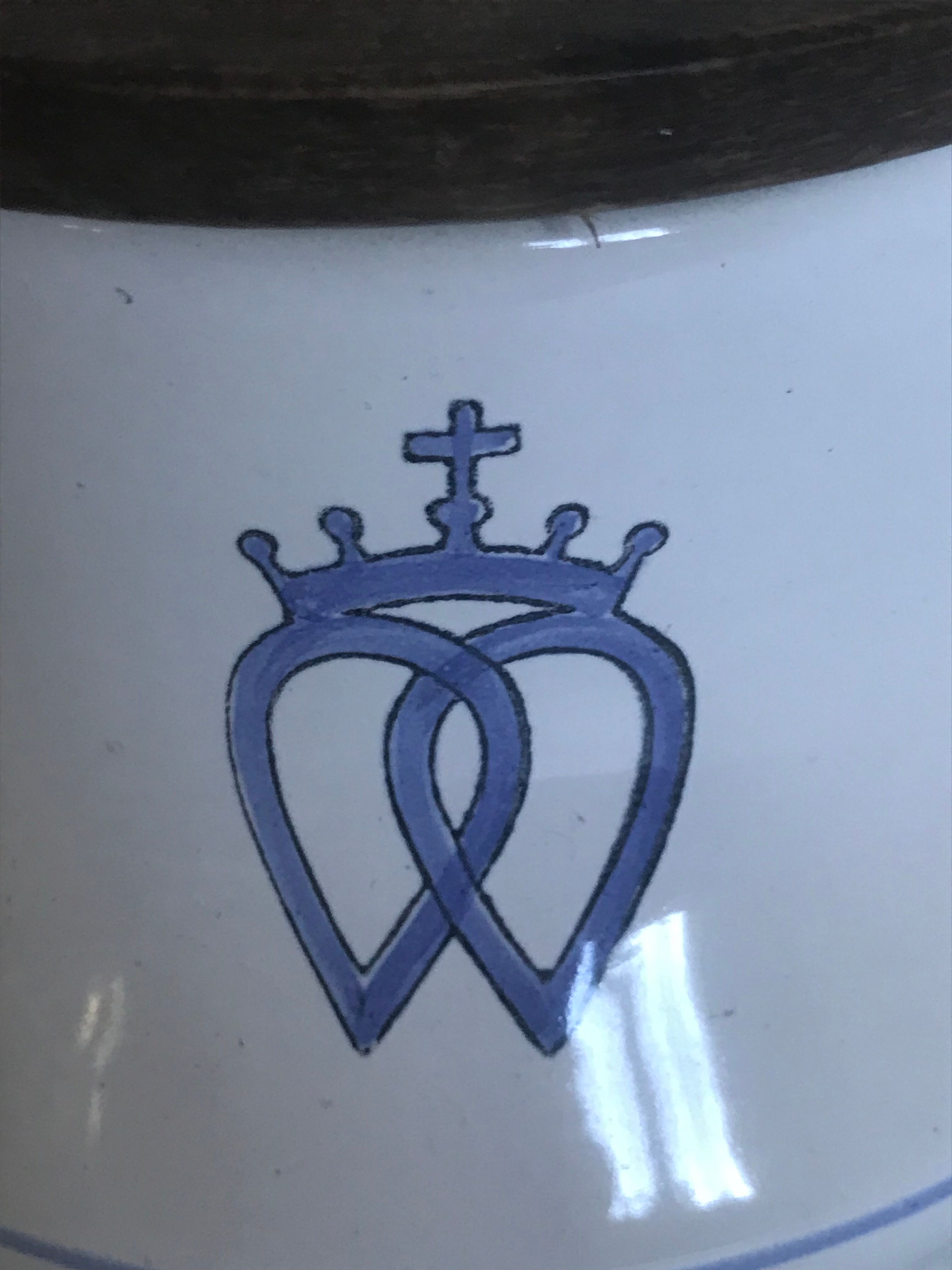 Ceramic salt box