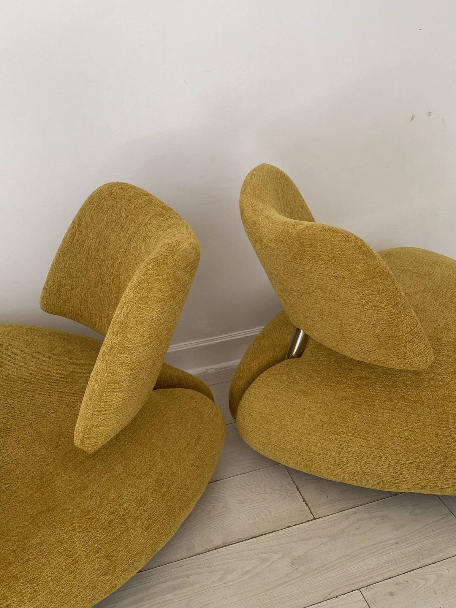 Lot 2 fauteuils Pallone Leolux par Roy de Scheemaker.