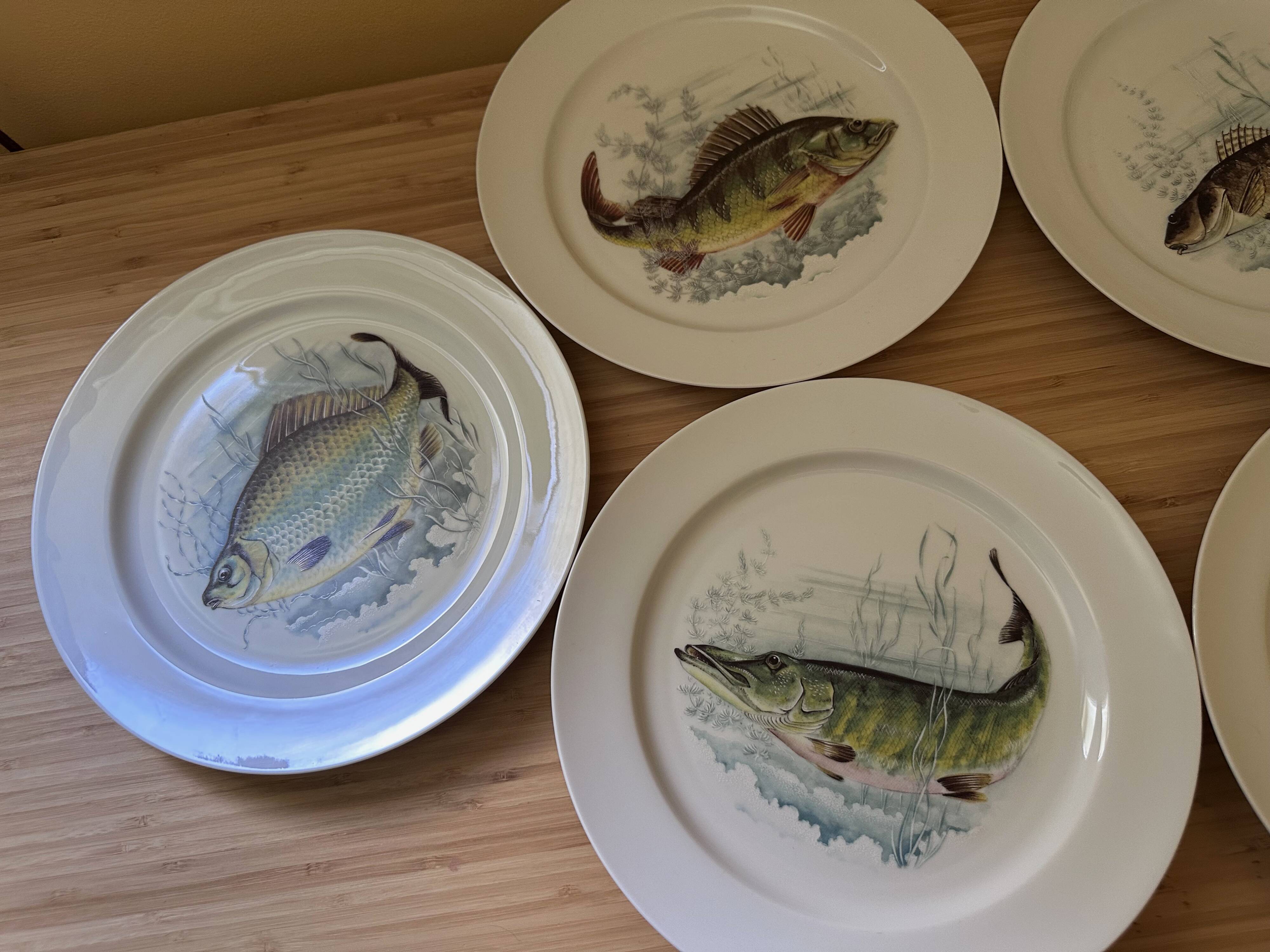 Fish service 7 pieces - 6 plates and 1 large dish - in porcelain from L.