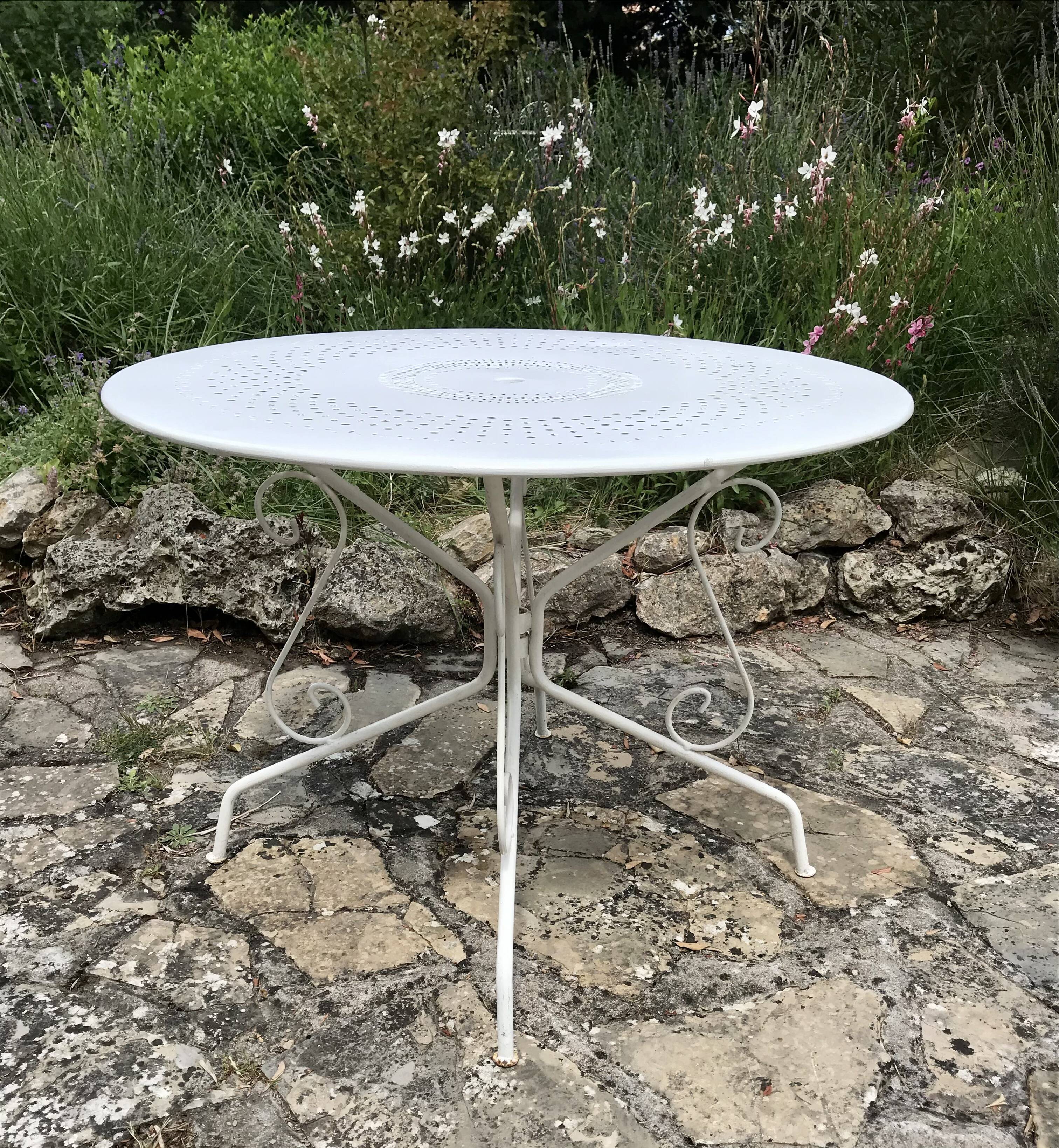 Wrought iron garden table 60s