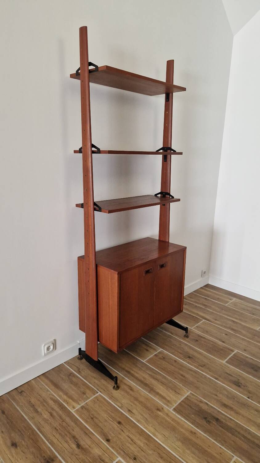 Freestanding Italian bookcase in teak and brass from the 60s