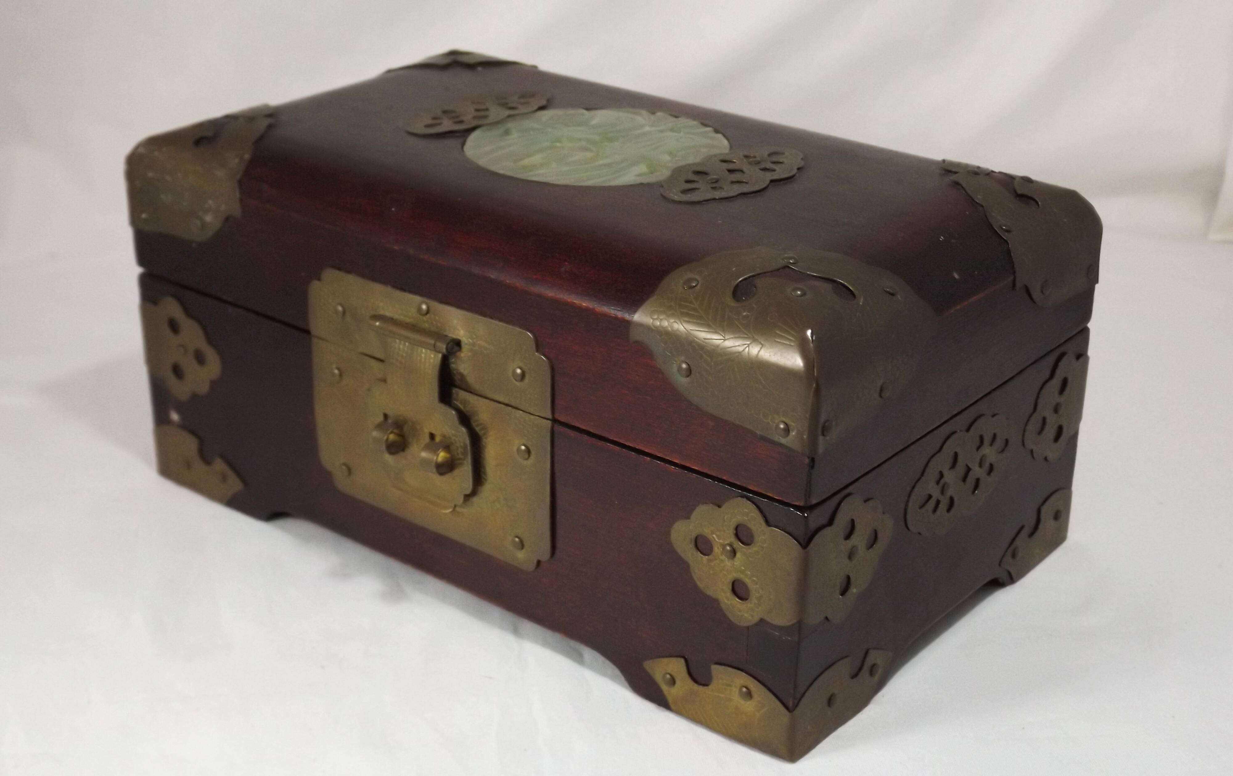 Chinese jewelry box in jade inlaid wood