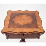 Table en noyer - fabriquée à la main, vers 1870.