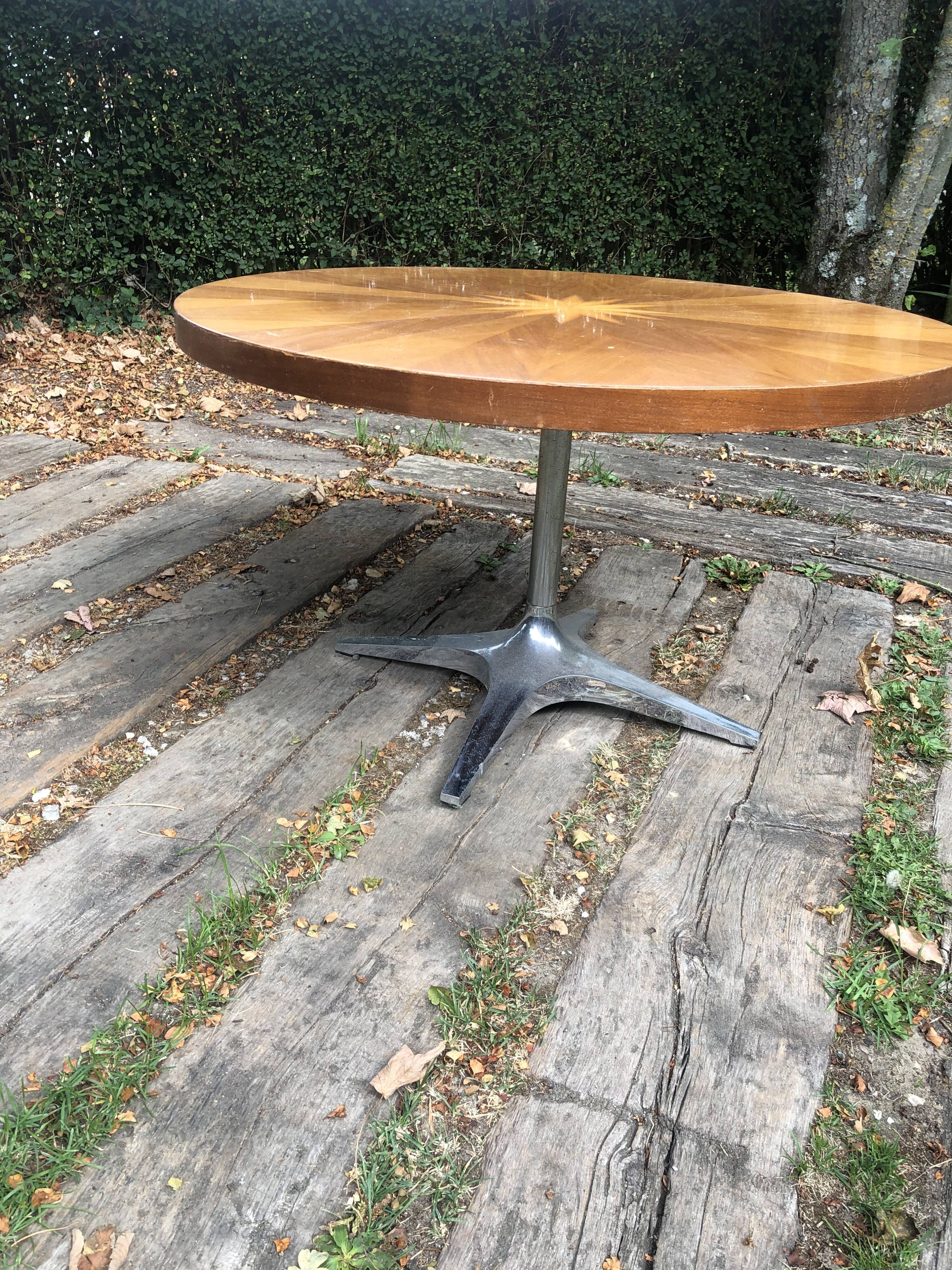 Inlaid circular table