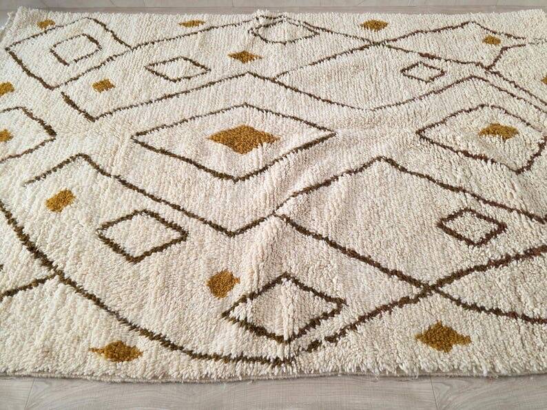 Traditional handmade Berber rug from the Atlas, 150x250 cm.