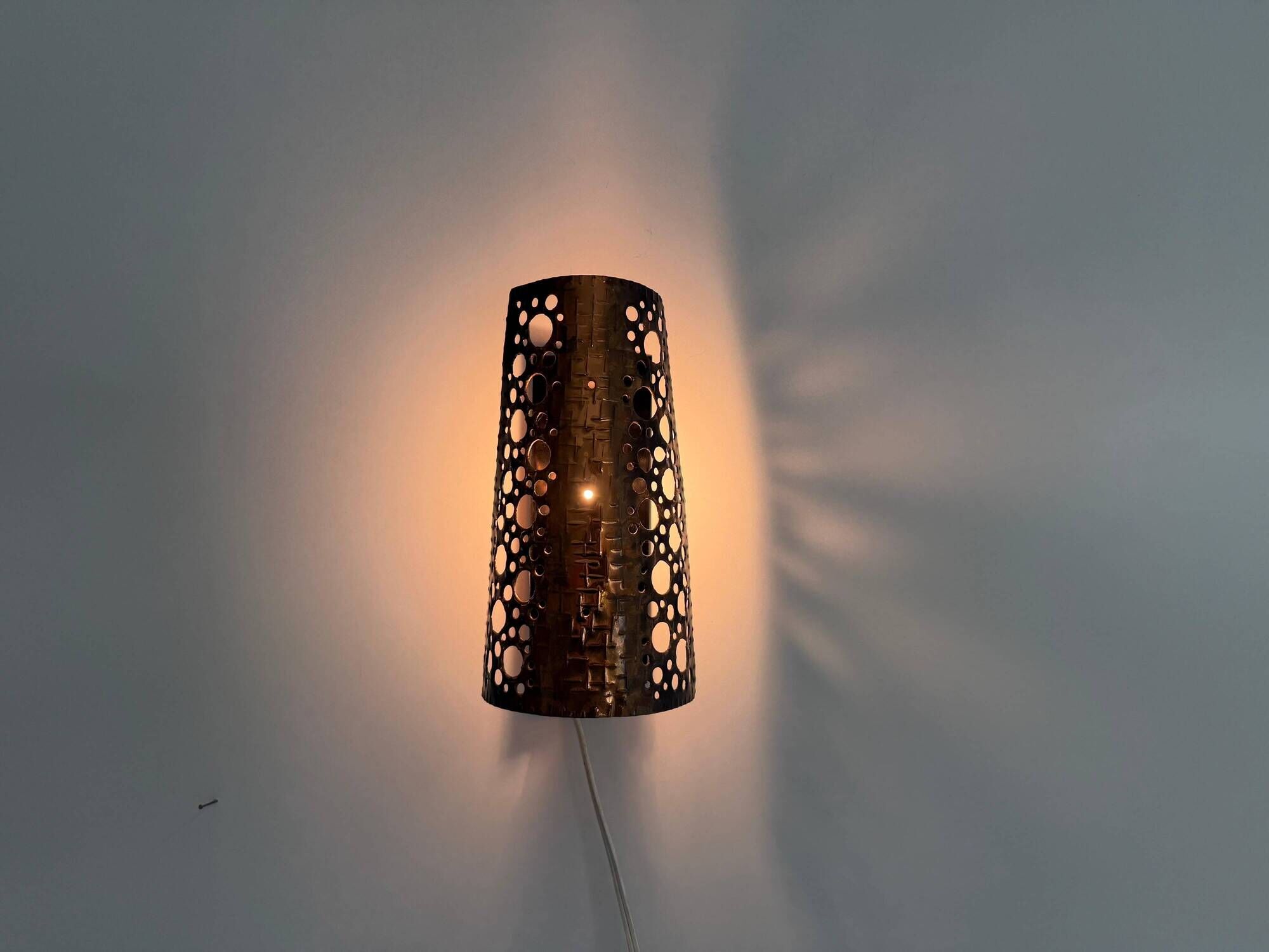 Simple metal wall light in brutalist style, 1970s, Germany.