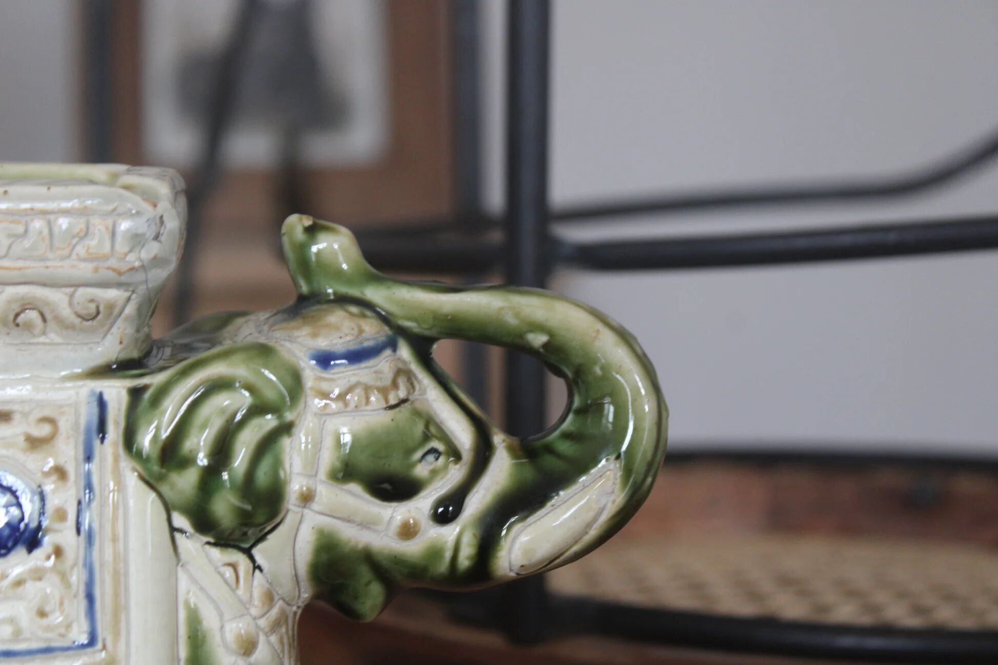 Vintage elephant ashtray in glazed ceramic – Green, cream and blue – Asian decor