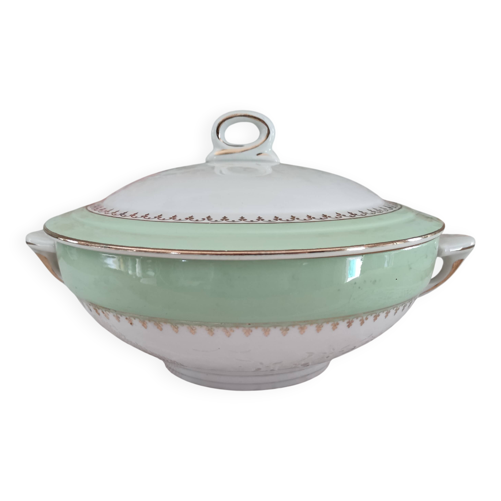 Water green vegetable dish with golden frieze, Cafés Lemaire.