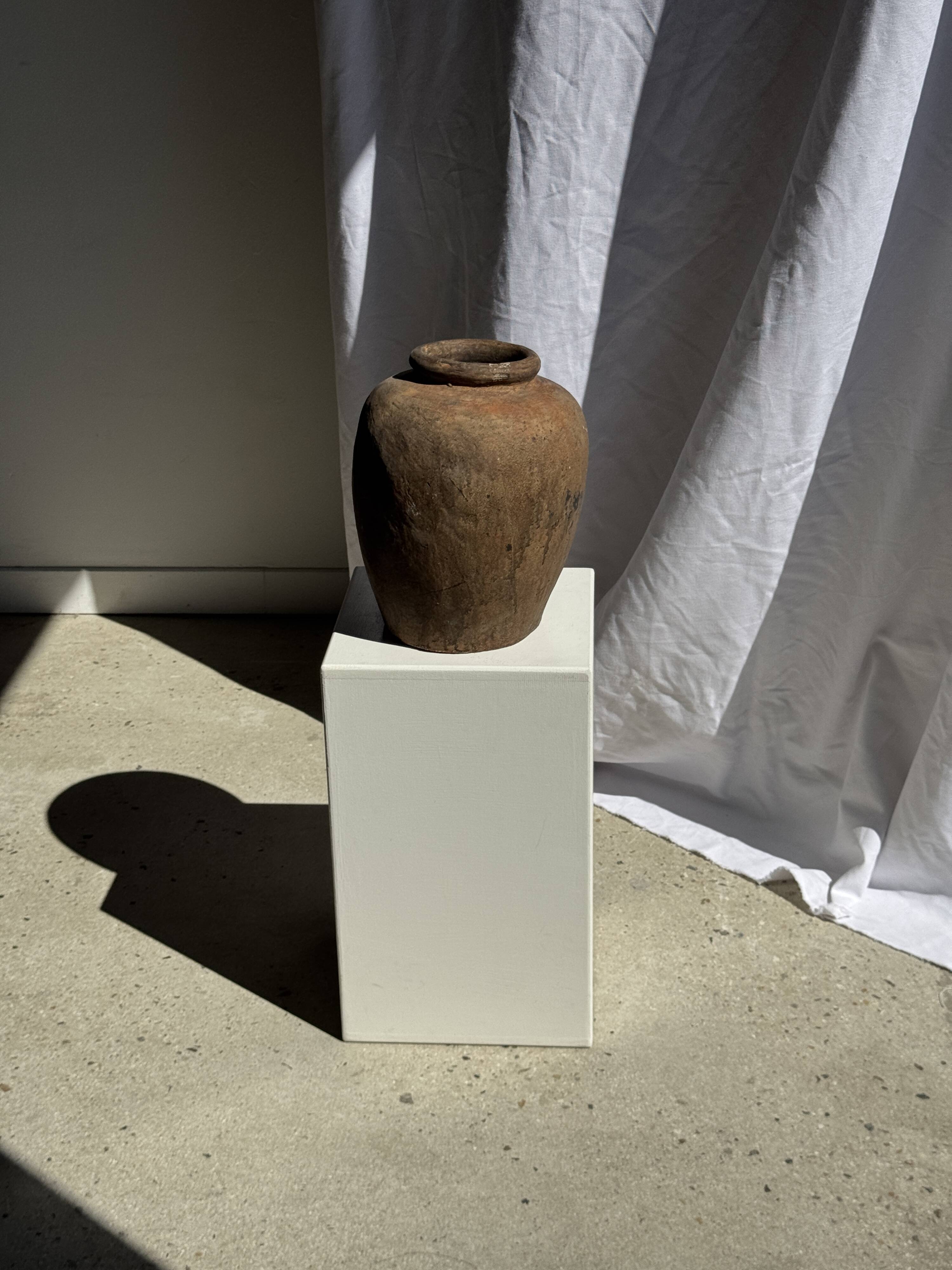 Borneo vase in brown terracotta (2) H35 D23