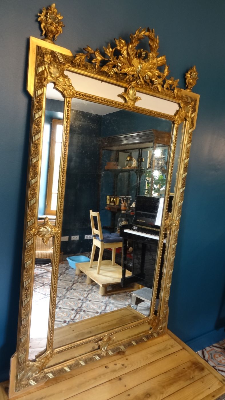 Miroir XIXème à parcloses en stuc doré 100 x 175 cm