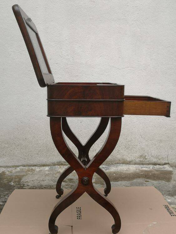 SMALL LADY'S MAHOGANY DRESSING TABLE, 19TH CENTURY RESTORATION STYLE