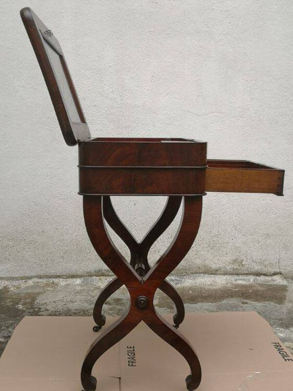 PETITE COIFFEUSE DE DAME EN ACAJOU STYLE RESTAURATION DU XIXème SIÈCLE