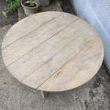 Folding round coffee table