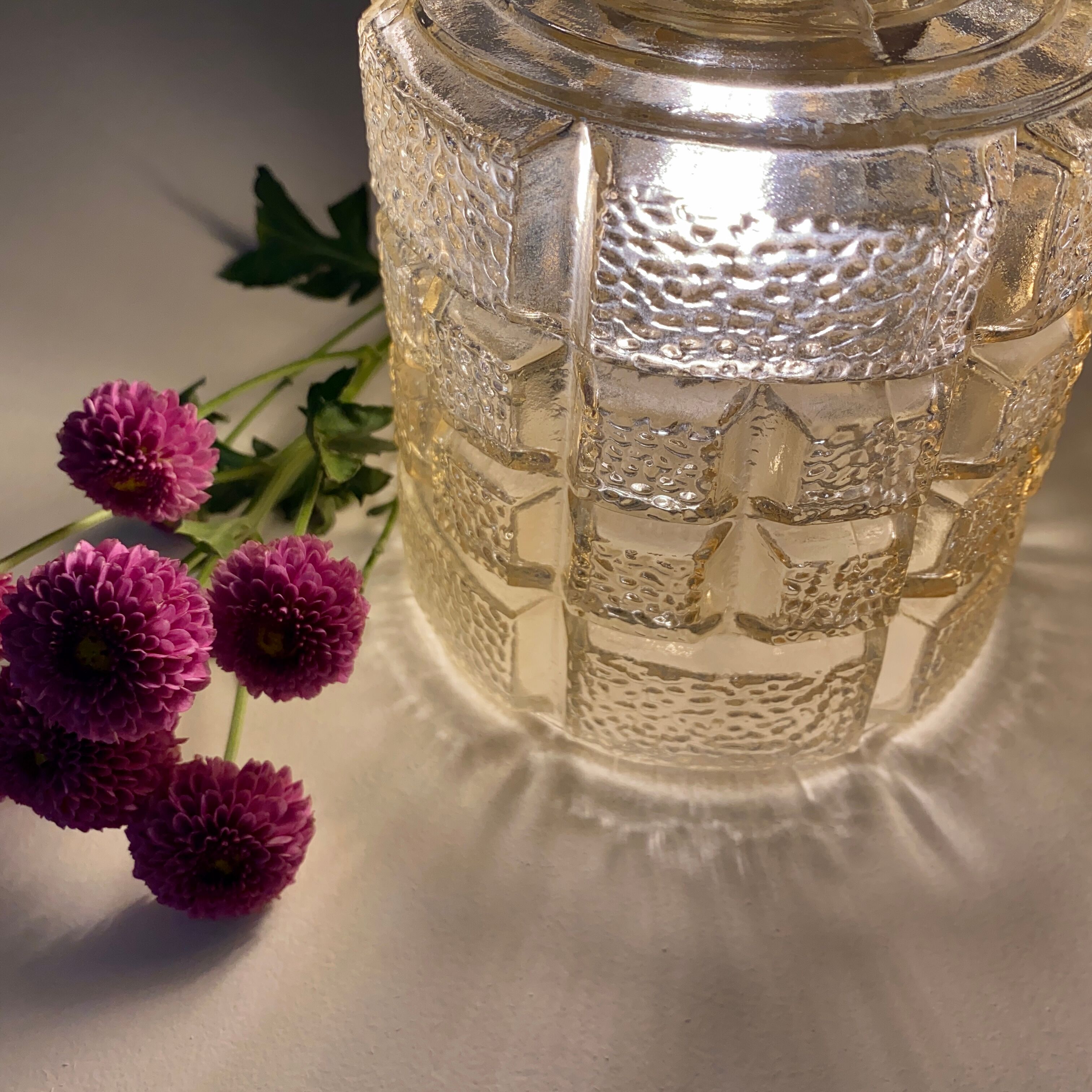 Vintage amber glass tulip ride