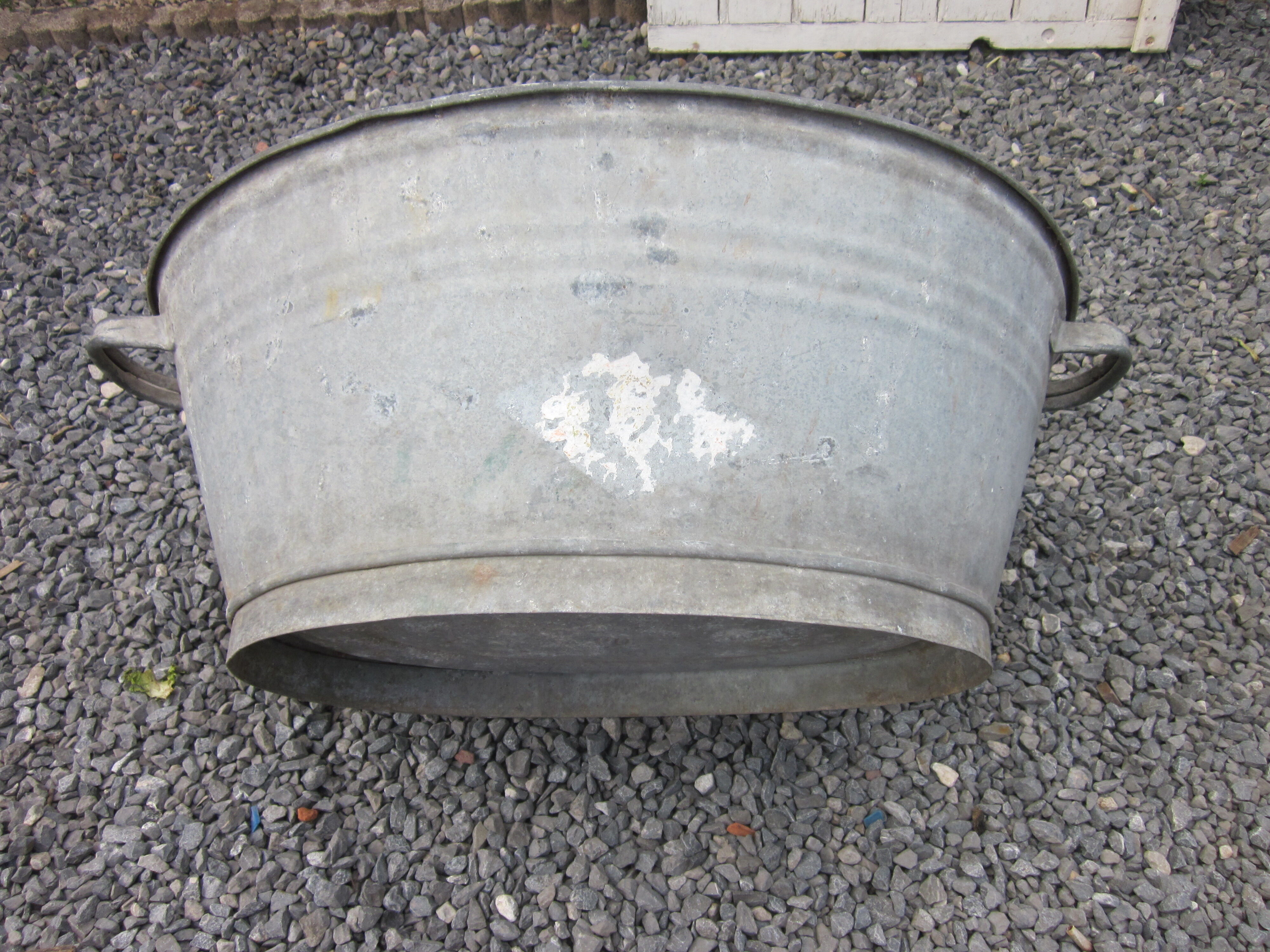 Zinc oval basin