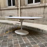 Eero Saarinen's oval tulip table for Knoll