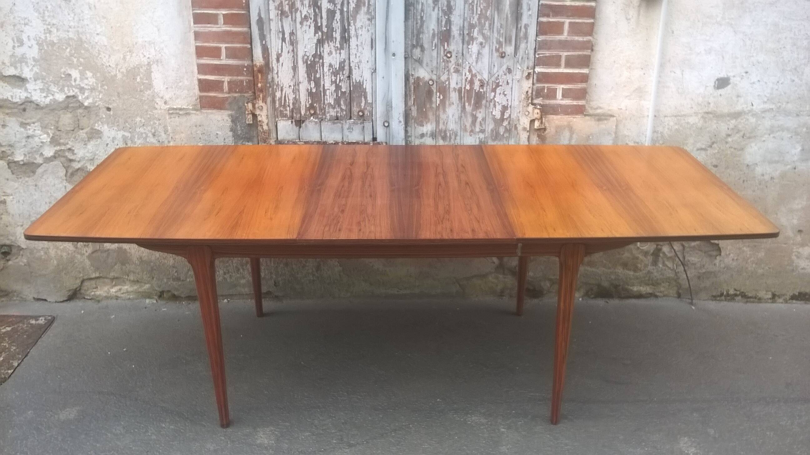 Extendable teak dining table