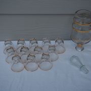 Golden liqueur service from the 1950s-1960s and its 12 glasses.