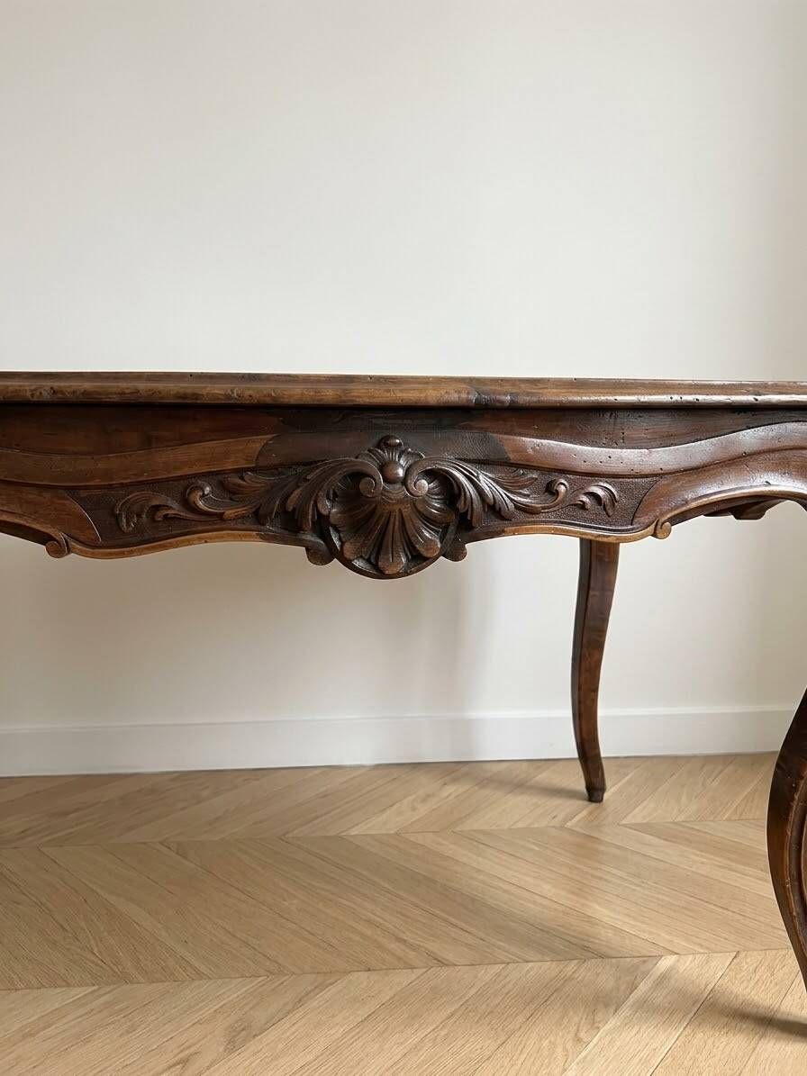Louis XV coffee table in carved solid wood.