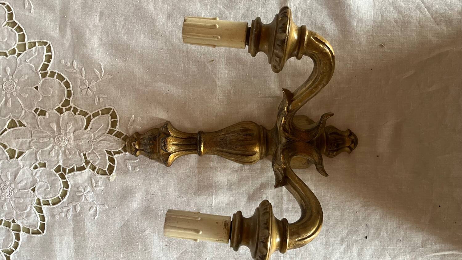 Paire d’appliques  murales bois peint vintage