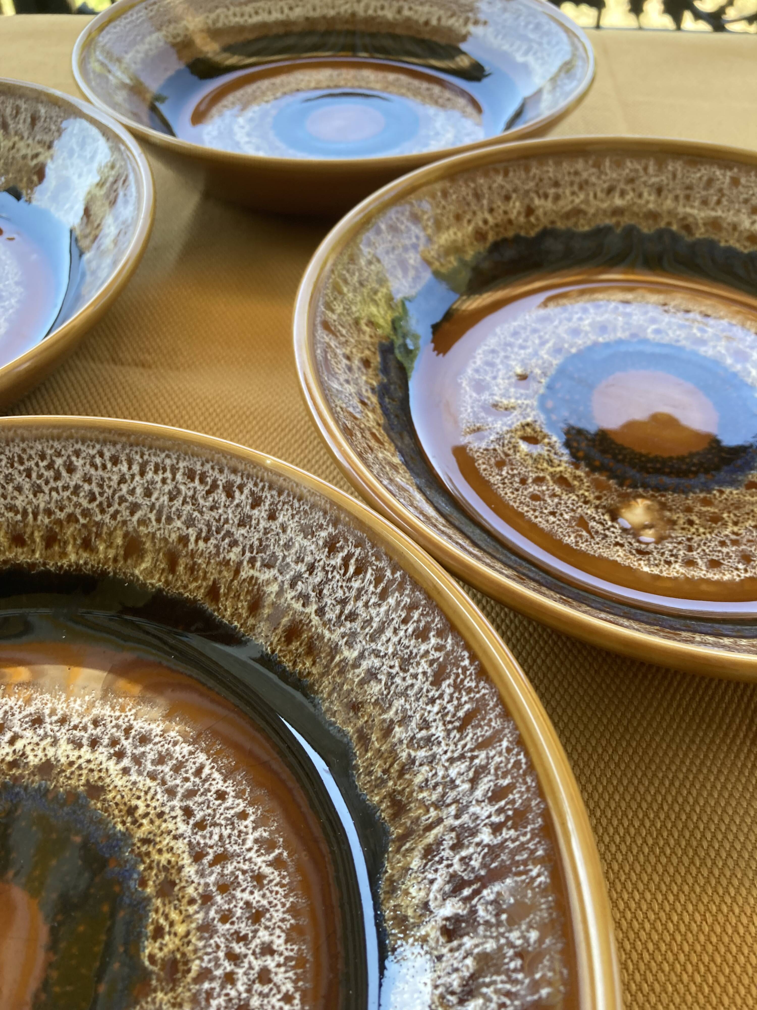 Assiettes creuses organiques et volcaniques Hawaï Sarrreguemines France